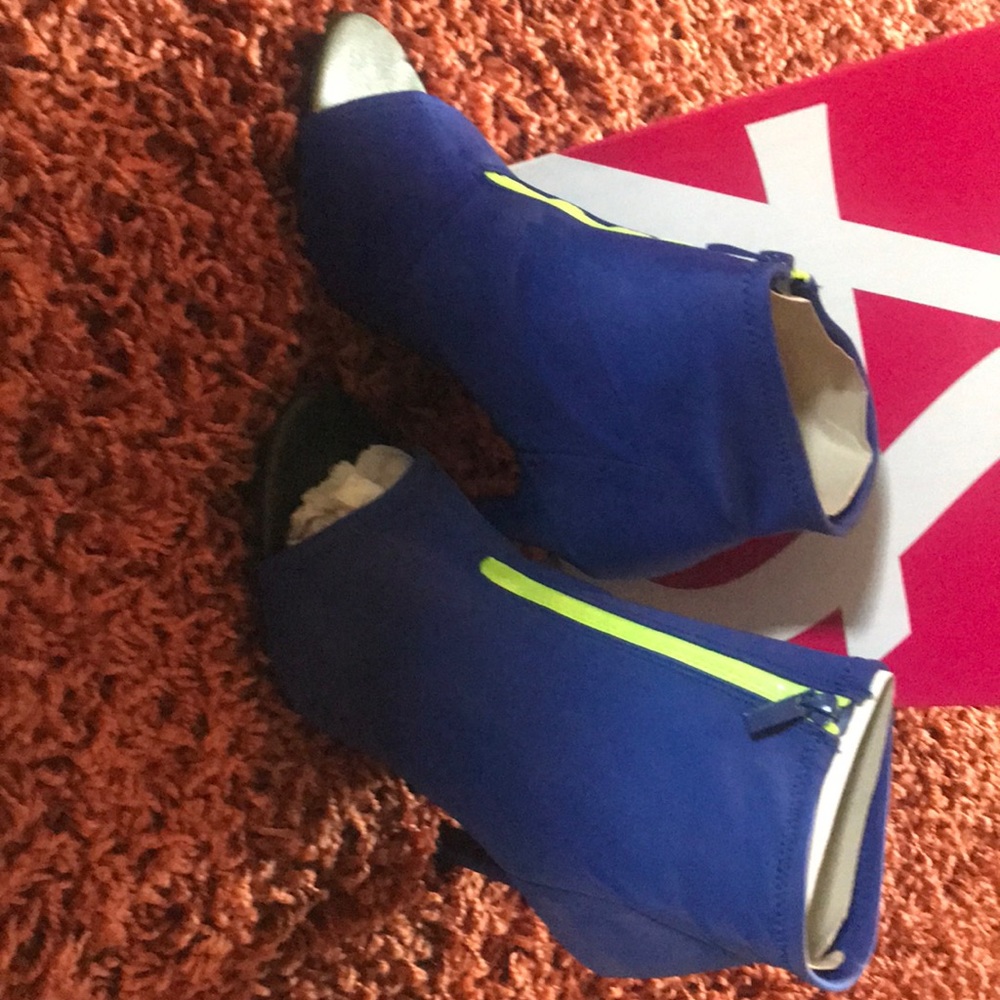Shoes - Picture 2 of 3